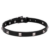クロームメッキピラミッド型スタッズ付き本革製の犬用首輪 クロームメッキピラミッド型スタッズ付き本革製の犬用首輪