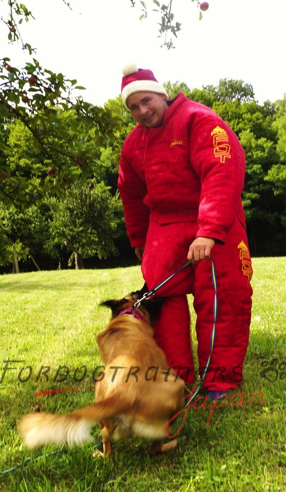 シュッツフント　犬　訓練士服