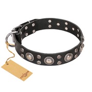 ‘Vintage Necklace’ FDT Artisan スタッズ付 革製 犬用首輪 ‘Vintage Necklace’ FDT Artisan スタッズ付 革製 犬用首輪