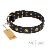 Unfailing Charm' FDT Artisanデザインのデコ革首輪 Unfailing Charm' FDT Artisanデザインのデコ革首輪