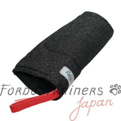 大型犬の黒いトレーニングスリーブ　犬の噛む能力の増大