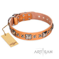 “Silver Chic” FDT Artisanデザインのナチュラル色のデコ革首輪 “Silver Chic” FDT Artisanデザインのナチュラル色のデコ革首輪